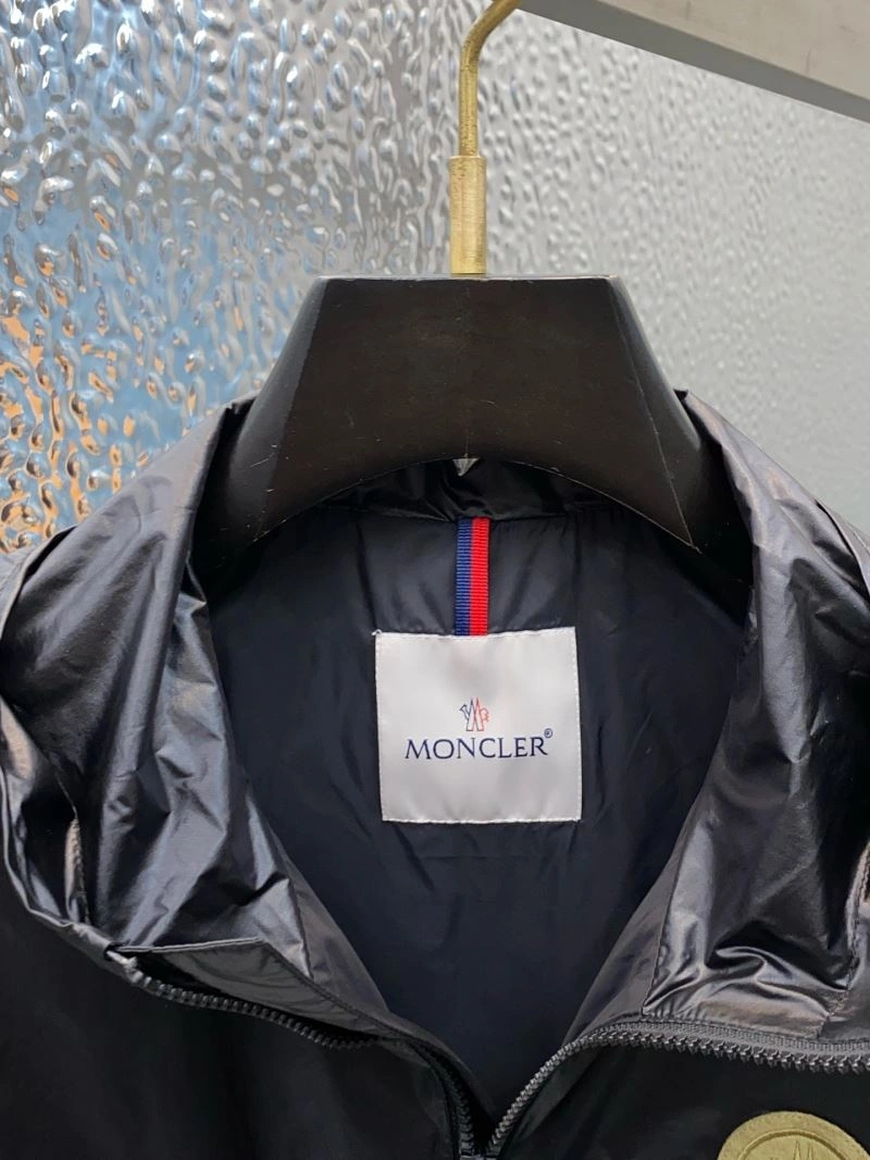 Moncler Outwear Lightweight 143371