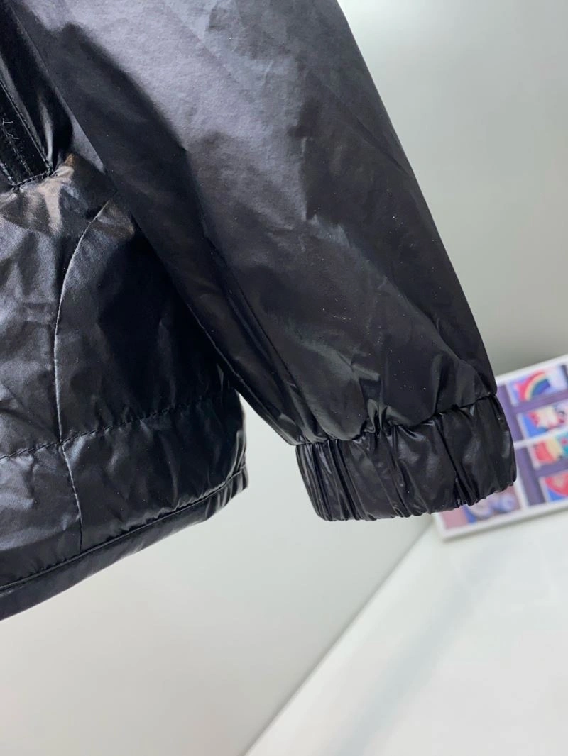 Moncler Outwear Lightweight 143371