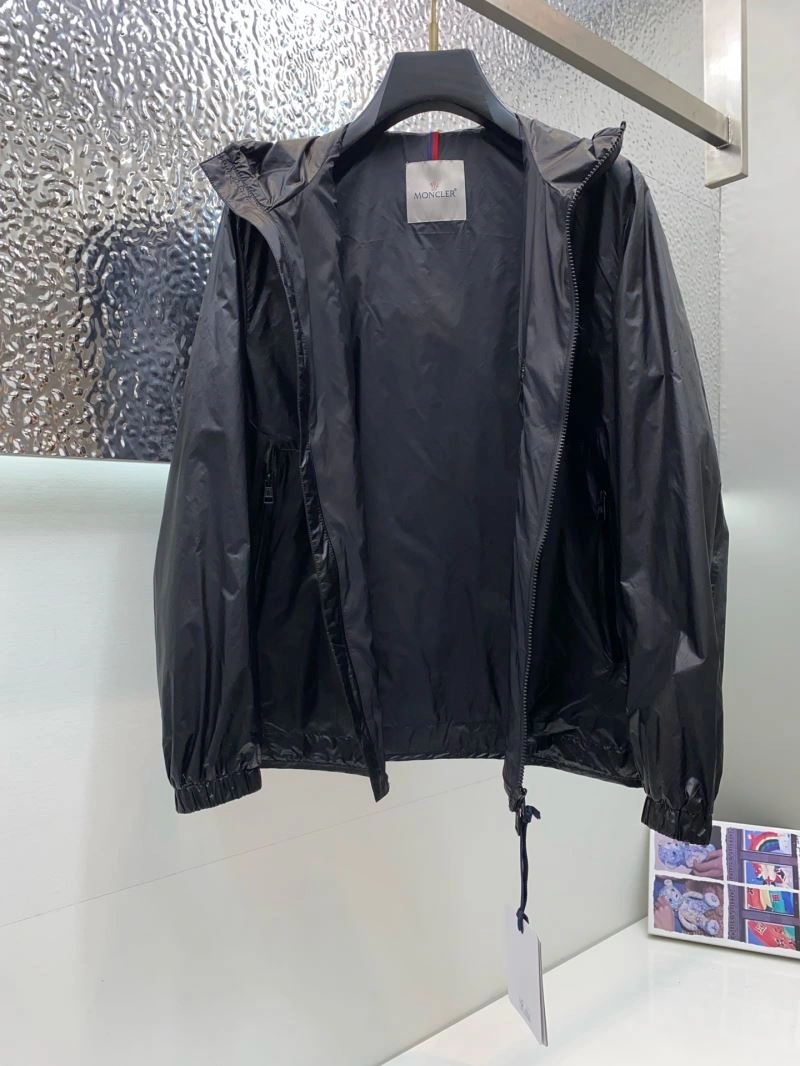Moncler Outwear Lightweight 143371