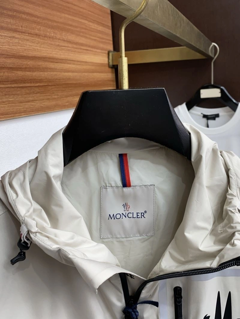 Effortless Moncler Outwear 143372