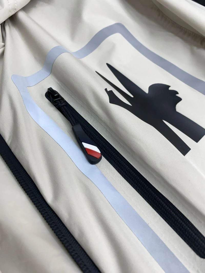Effortless Moncler Outwear 143372