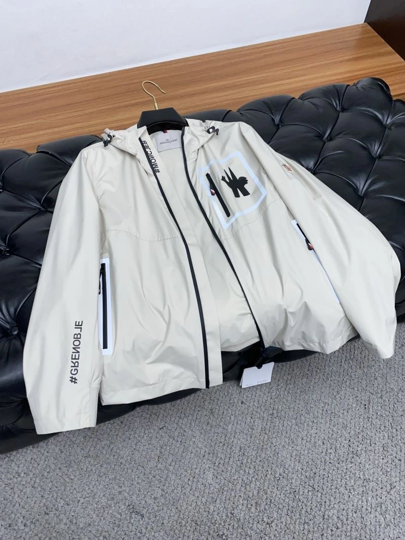 Effortless Moncler Outwear 143372