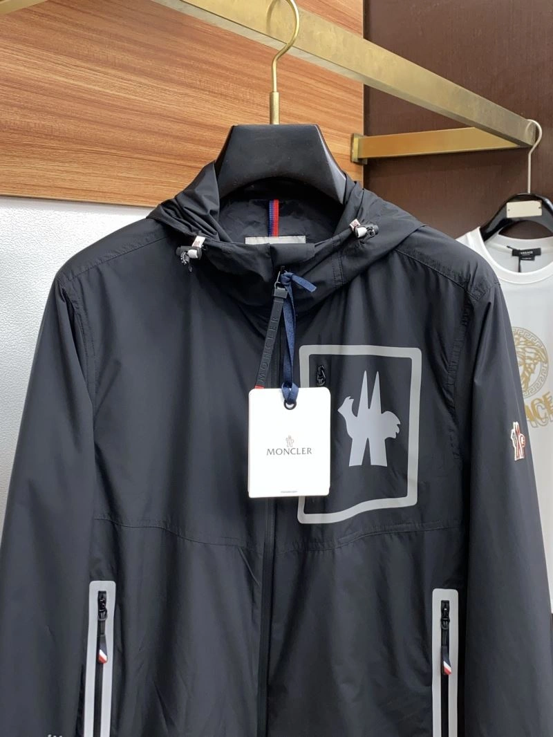 Moncler Outwear Sophisticated 143361