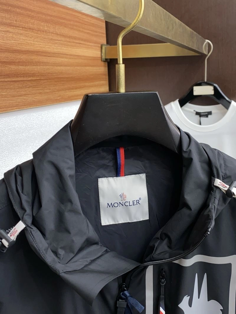 Moncler Outwear Sophisticated 143361