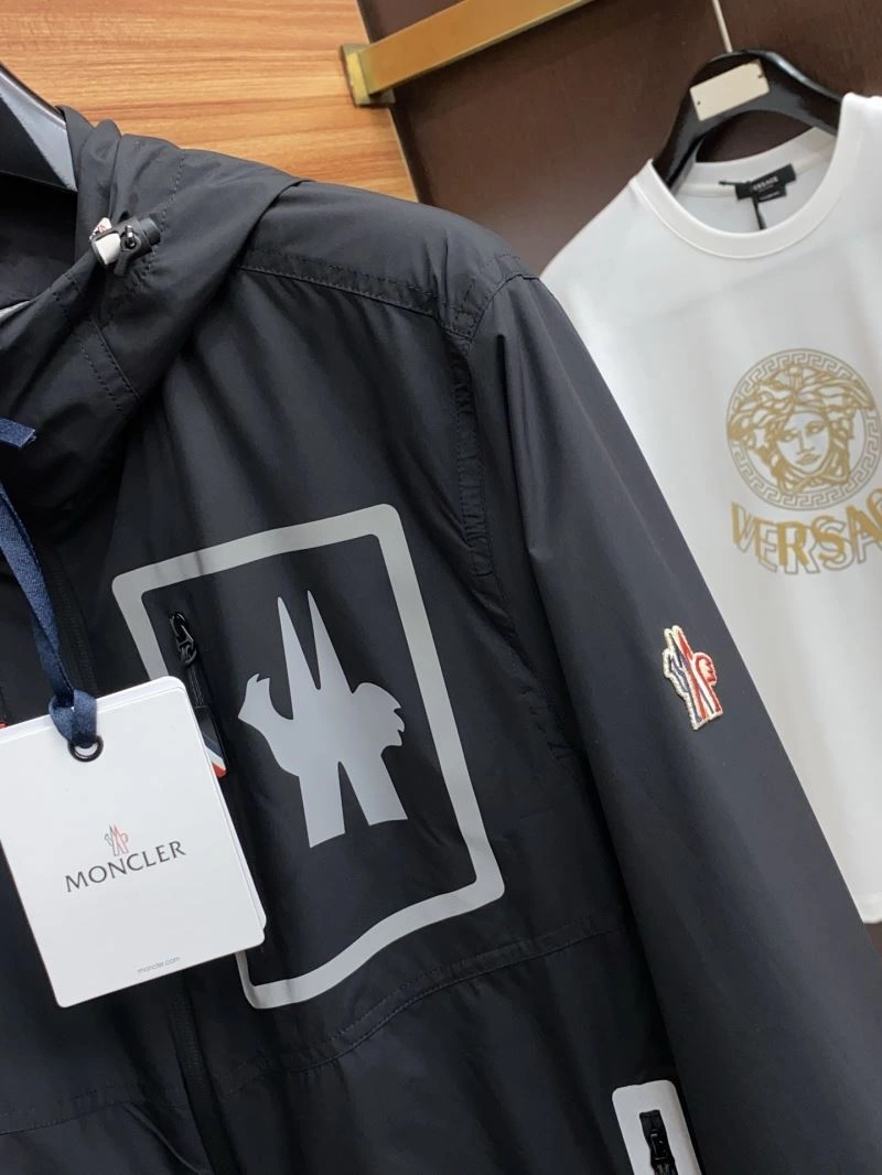 Moncler Outwear Sophisticated 143361