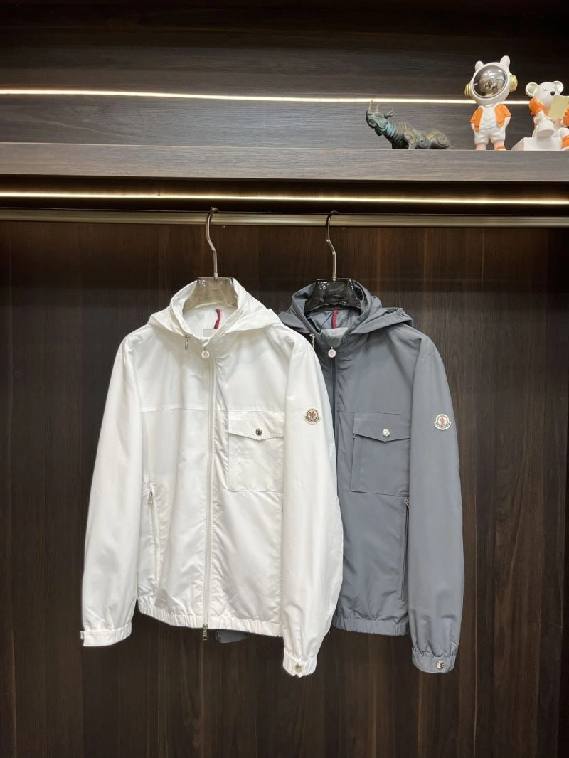 Comfortable Moncler Outwear 143368