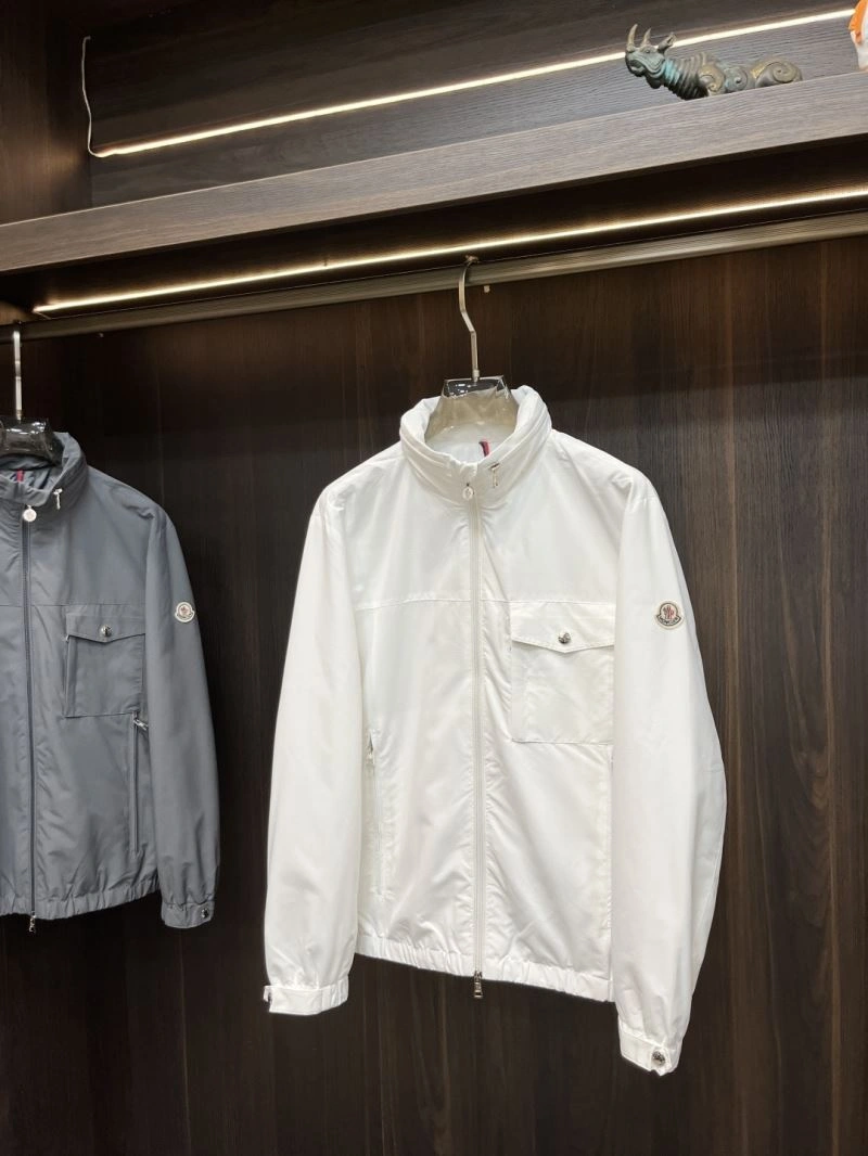 Comfortable Moncler Outwear 143368