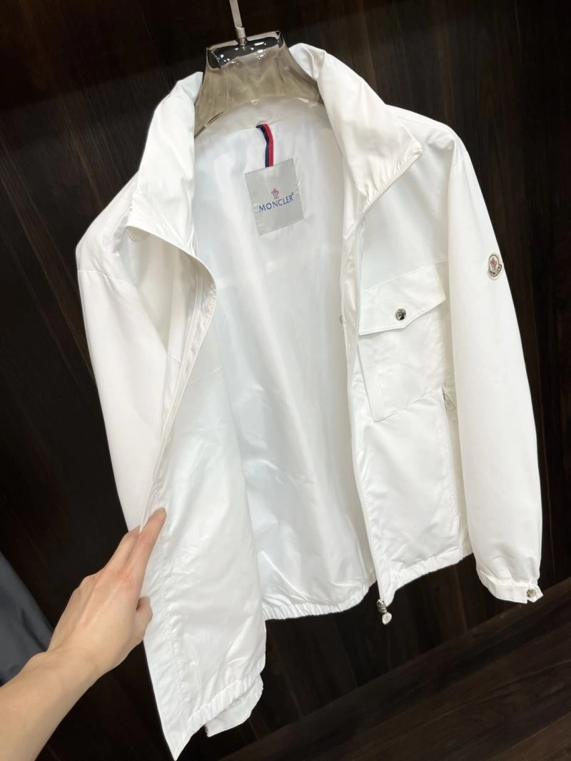 Comfortable Moncler Outwear 143368