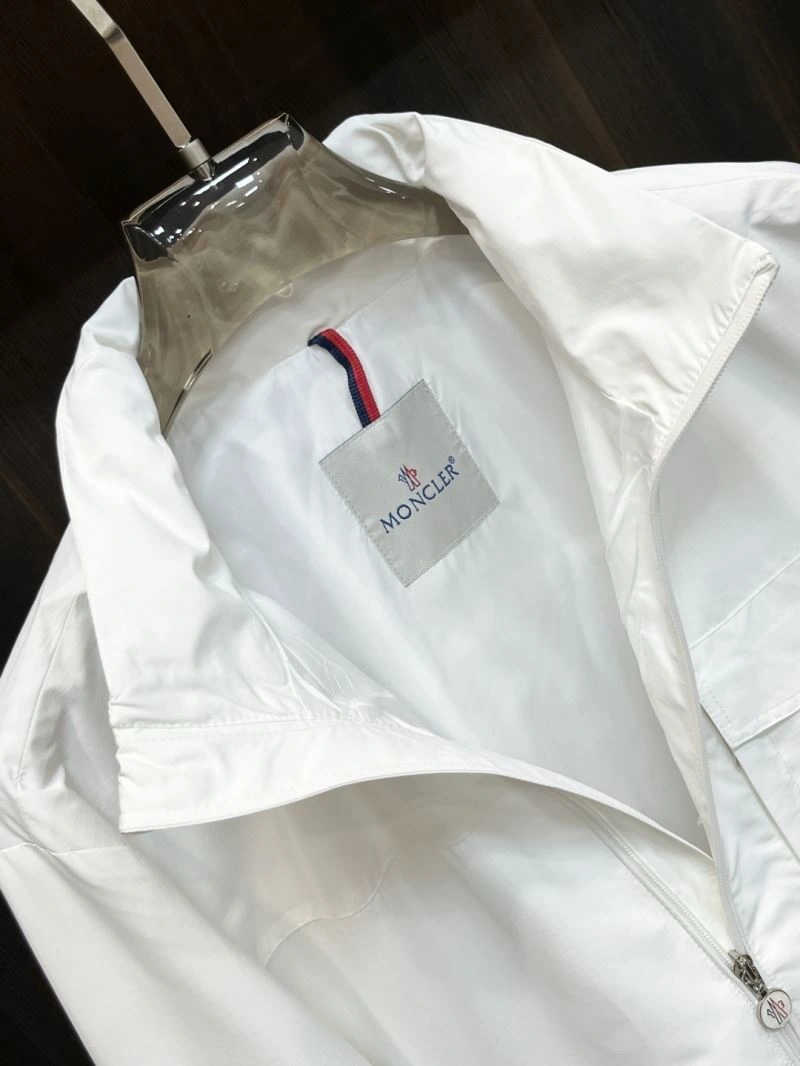 Comfortable Moncler Outwear 143368