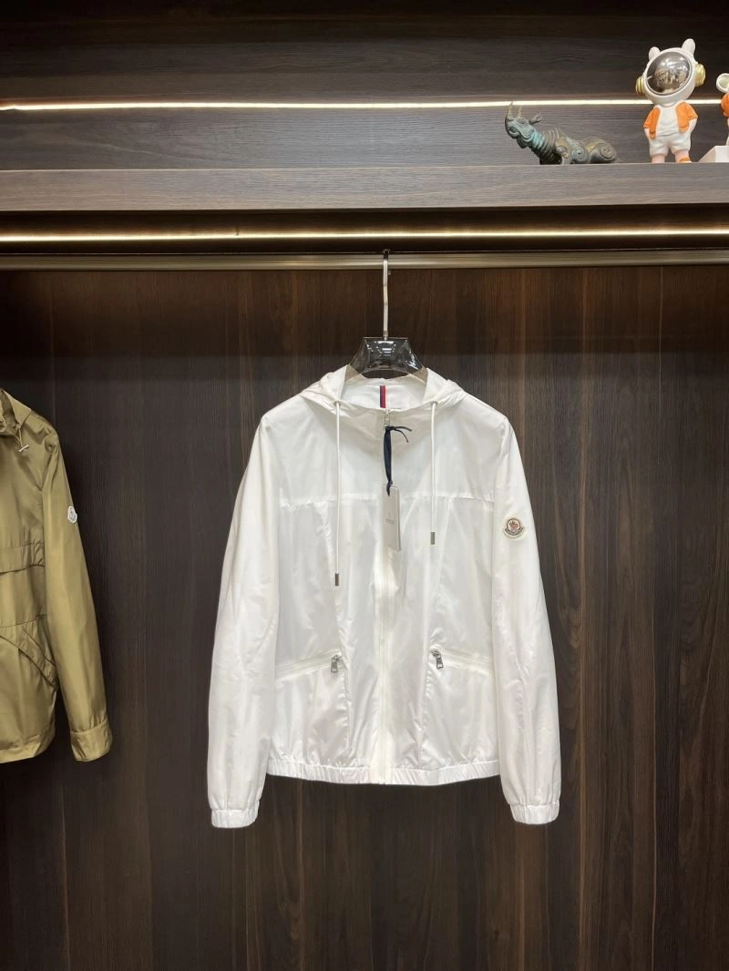 Moncler Outwear OnTrend 143364