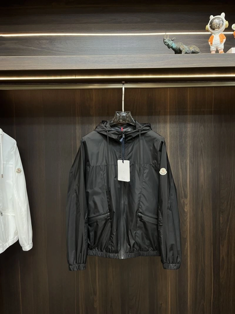 Moncler Outwear OnTrend 143364