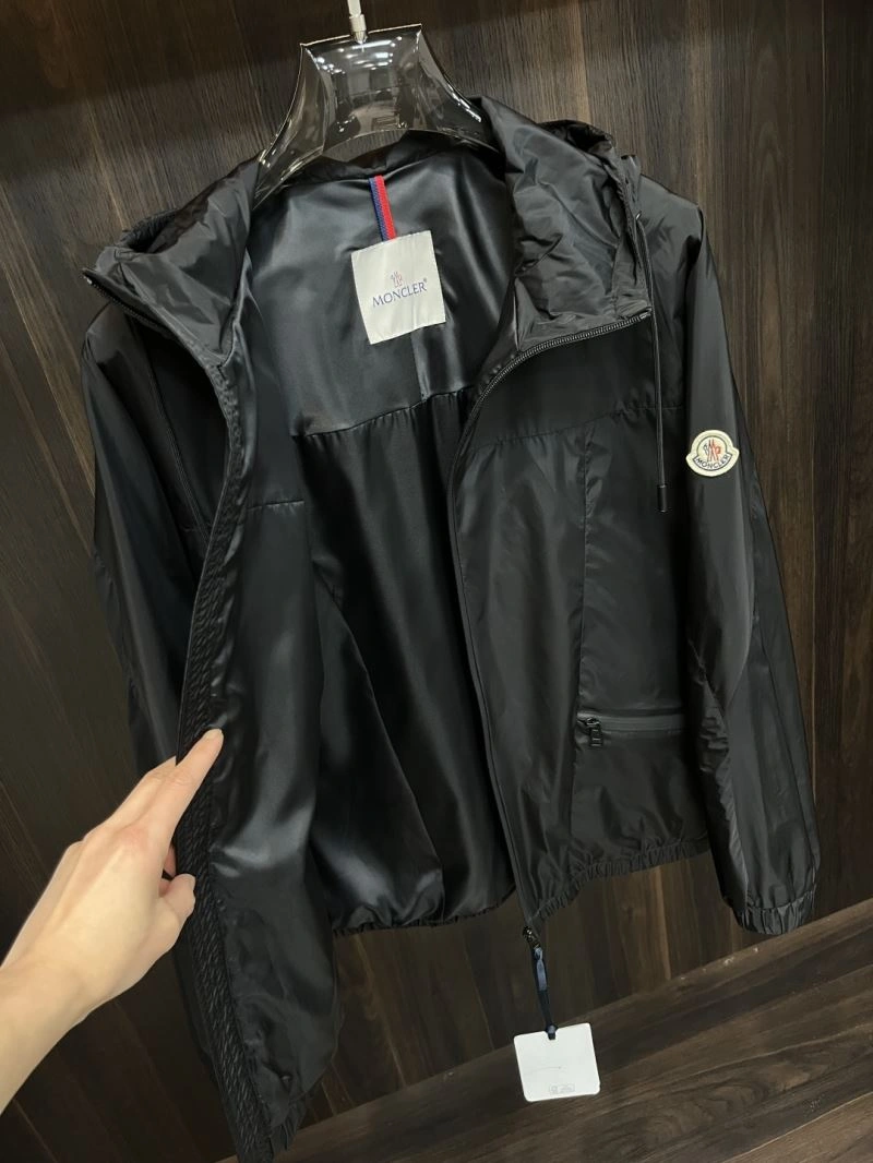 Moncler Outwear OnTrend 143364