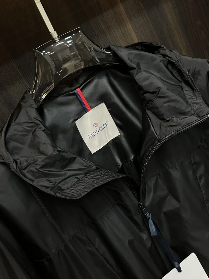 Moncler Outwear OnTrend 143364