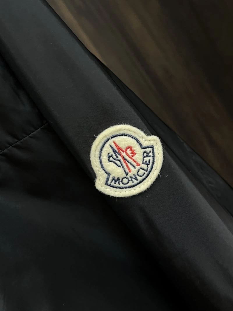 Moncler Outwear OnTrend 143364