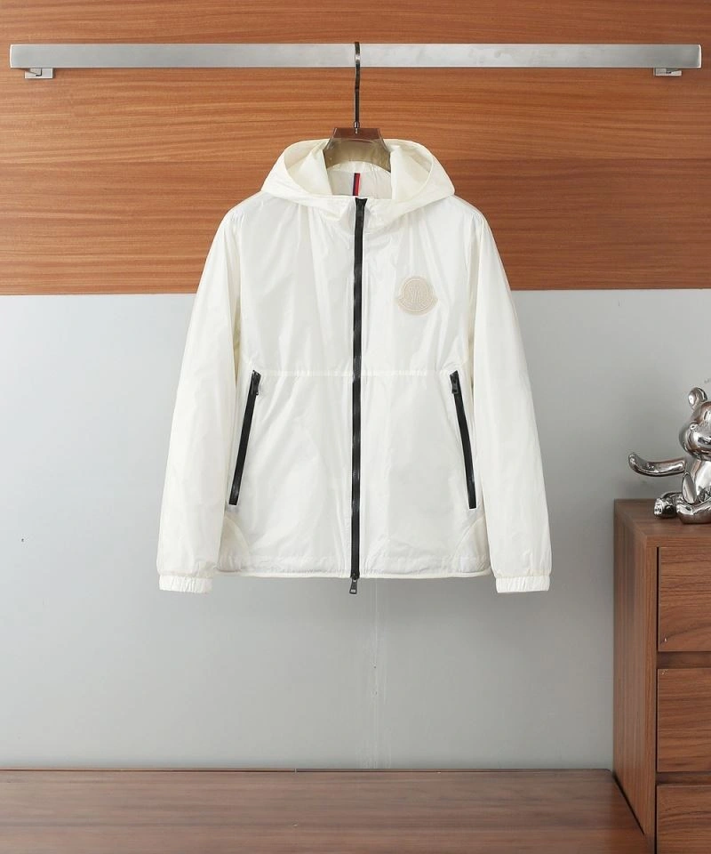 Supportive Moncler Outwear 143355