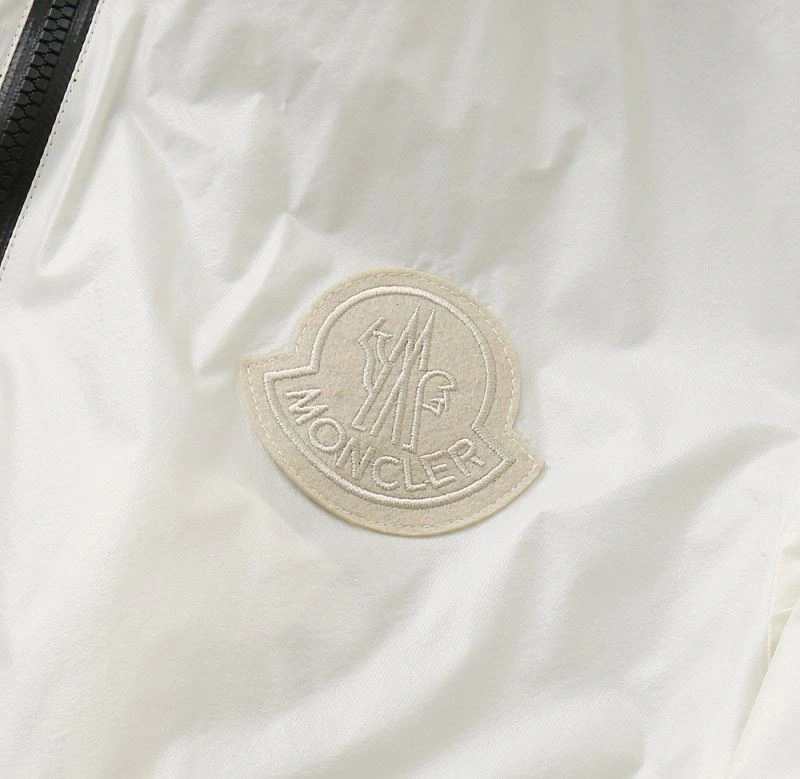 Supportive Moncler Outwear 143355