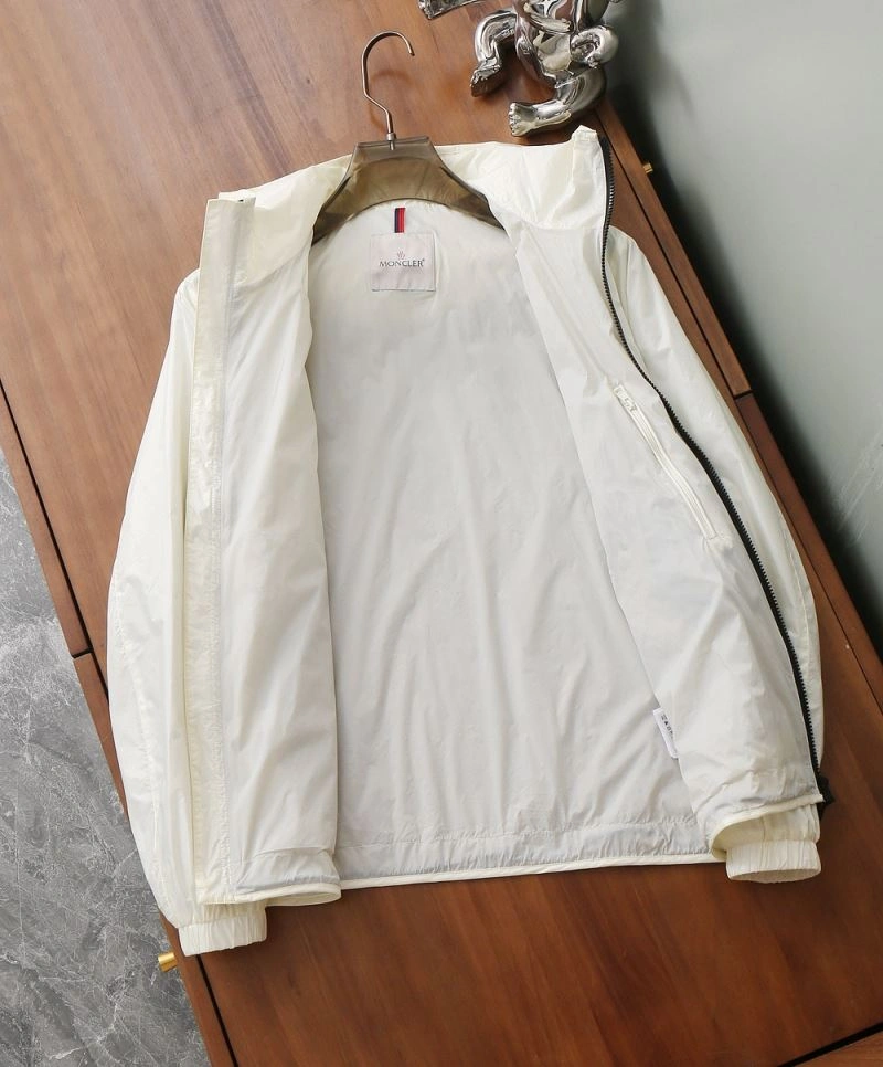 Supportive Moncler Outwear 143355
