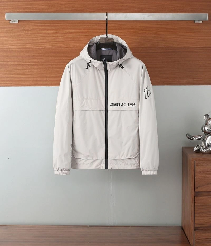 Resilient Moncler Outwear 143354