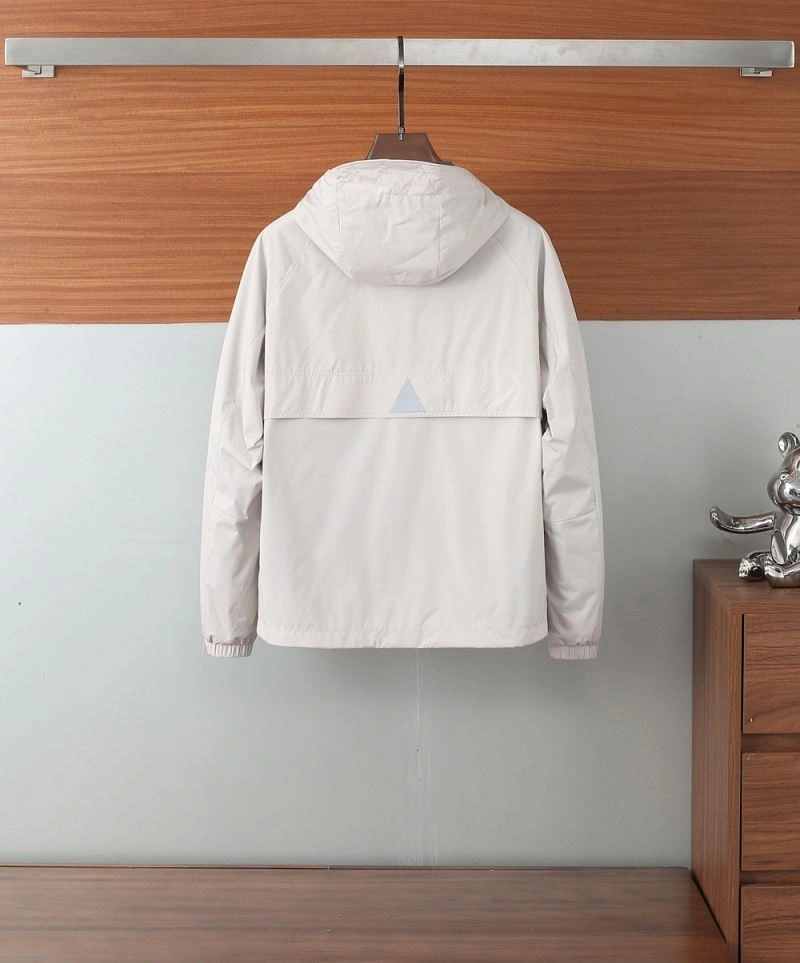Resilient Moncler Outwear 143354