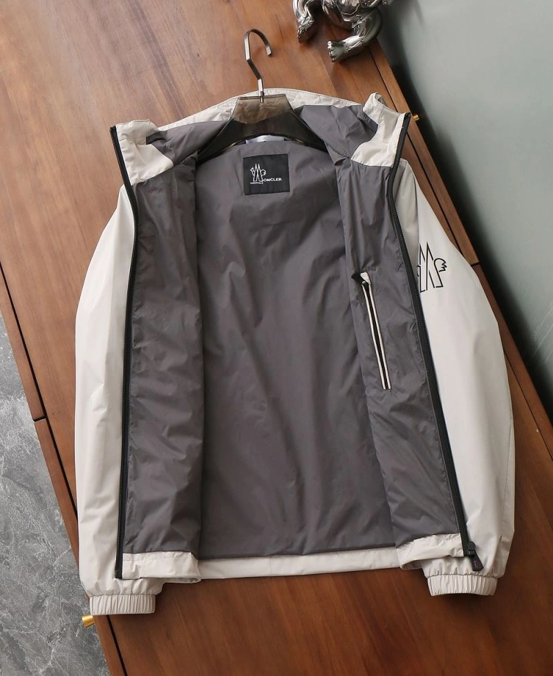 Resilient Moncler Outwear 143354