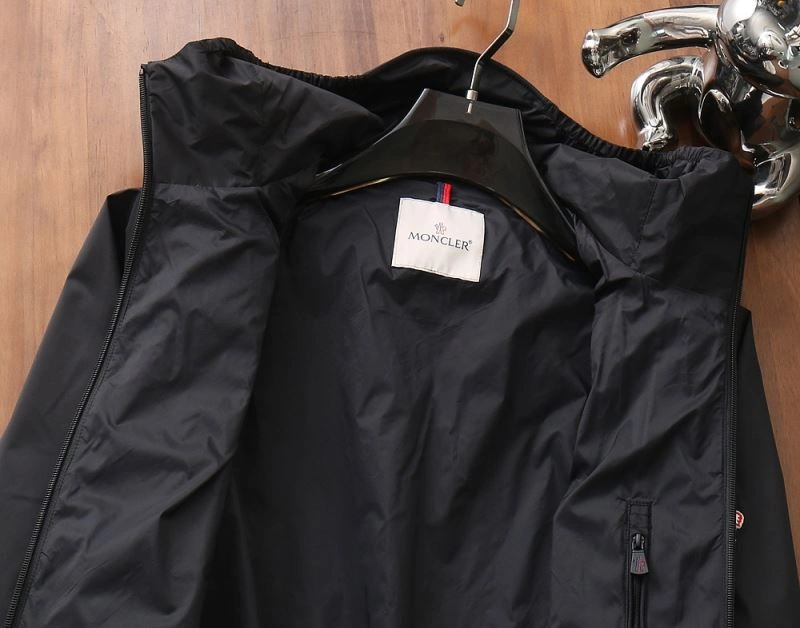 Moncler Outwear OnTrend 143350