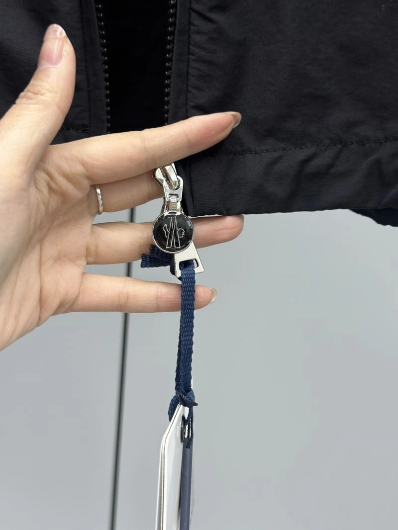 Moncler Outwear Durable 143349
