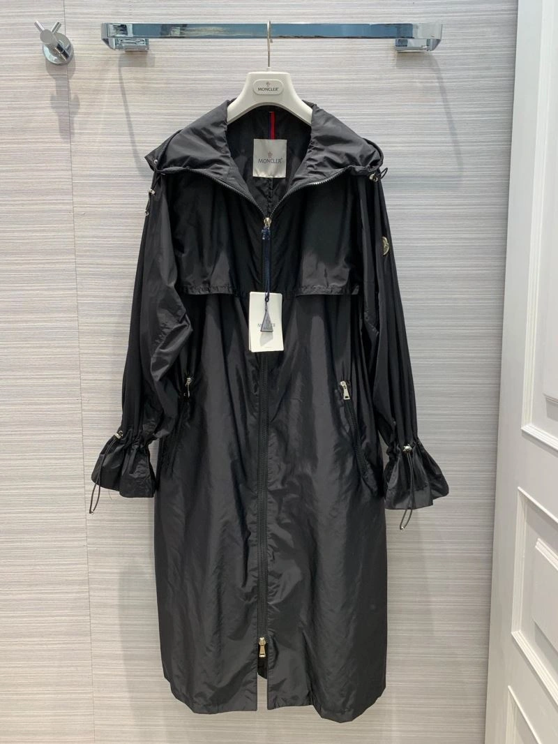 Moncler Outwear Sleek 143338