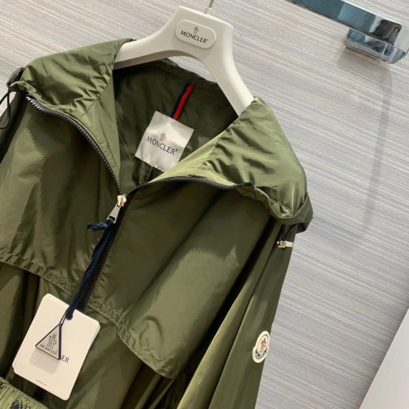 Moncler Outwear Durable 143334