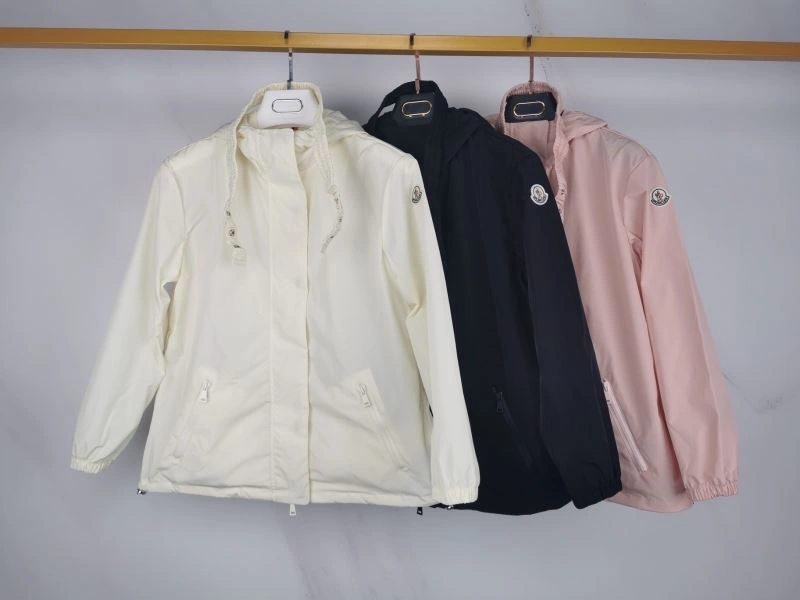 Moncler Outwear Stylish 143335