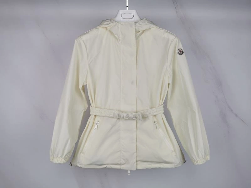 Moncler Outwear Stylish 143335