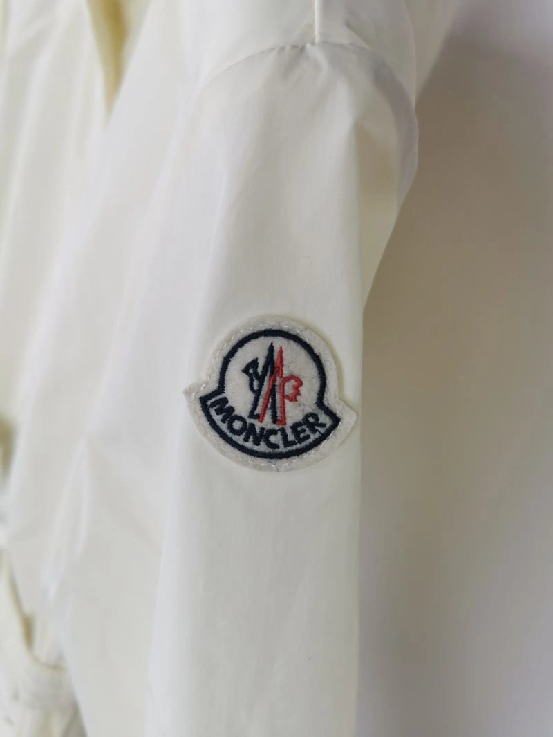 Moncler Outwear Stylish 143335