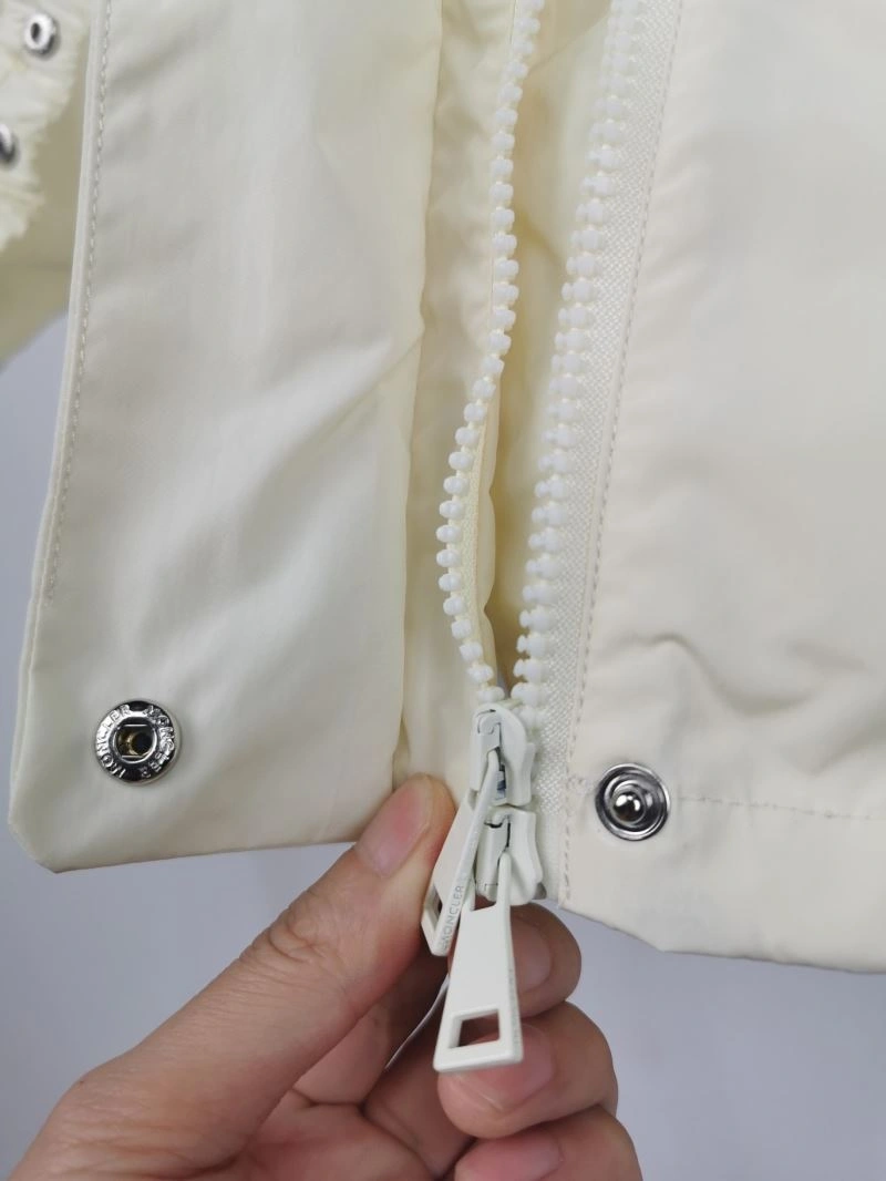 Moncler Outwear Stylish 143335