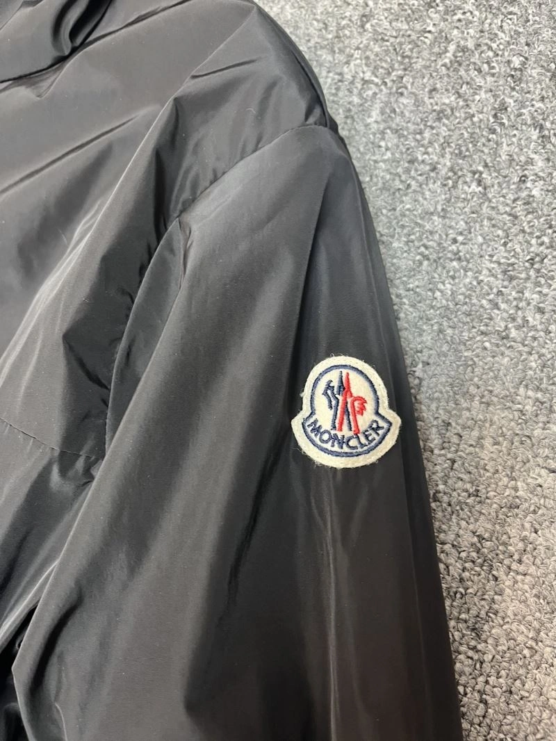 Practical Moncler Outwear 143341
