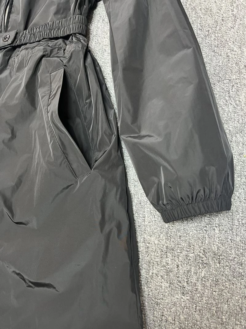 Practical Moncler Outwear 143341