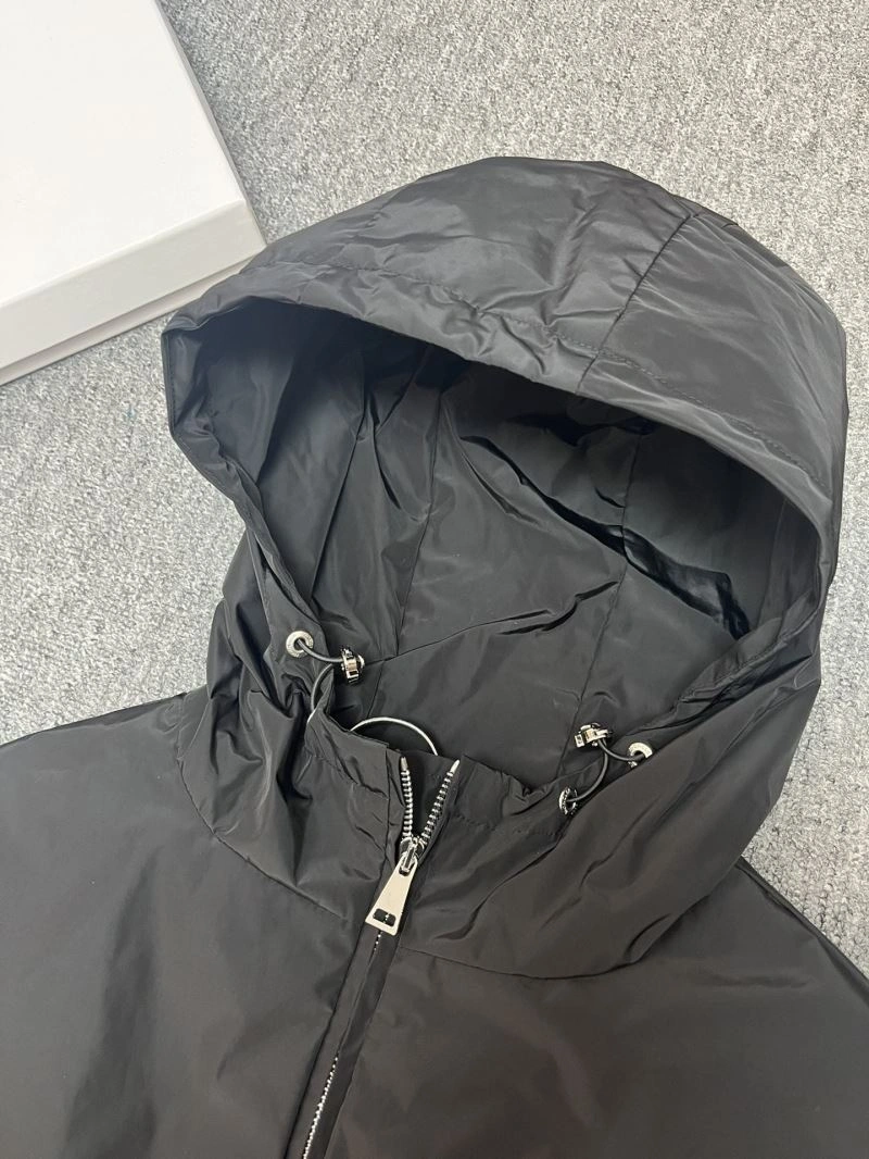 Practical Moncler Outwear 143341