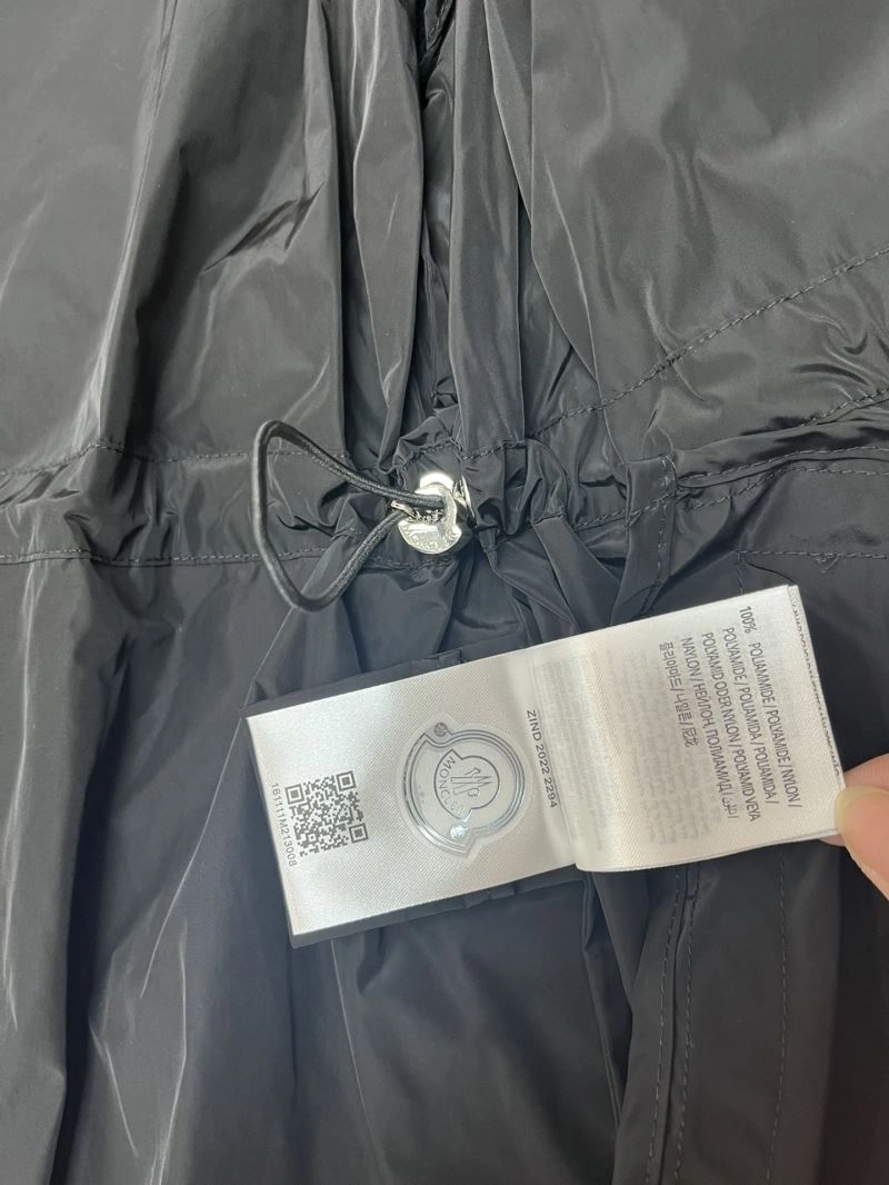 Practical Moncler Outwear 143341