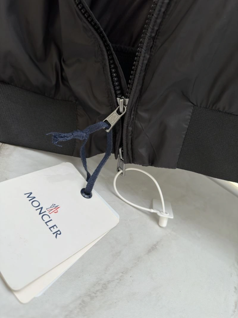 Cozy Moncler Outwear 143336