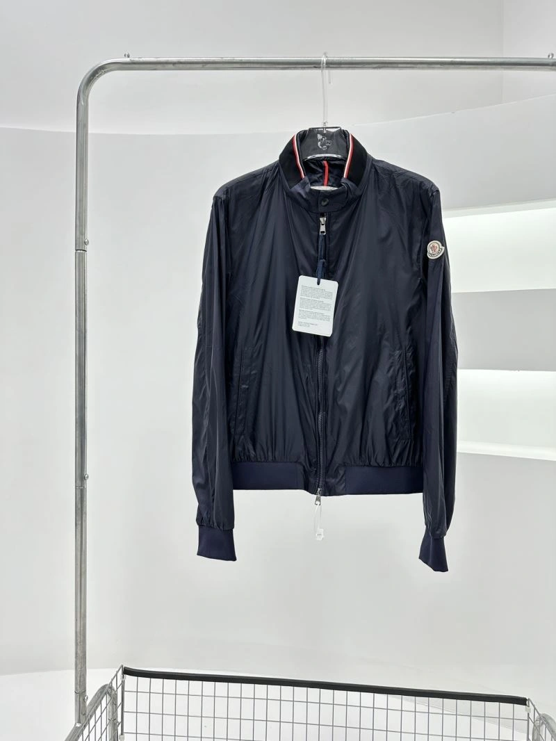 Premium Moncler Outwear 143343
