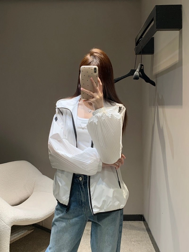 Bold Moncler Outwear 139715