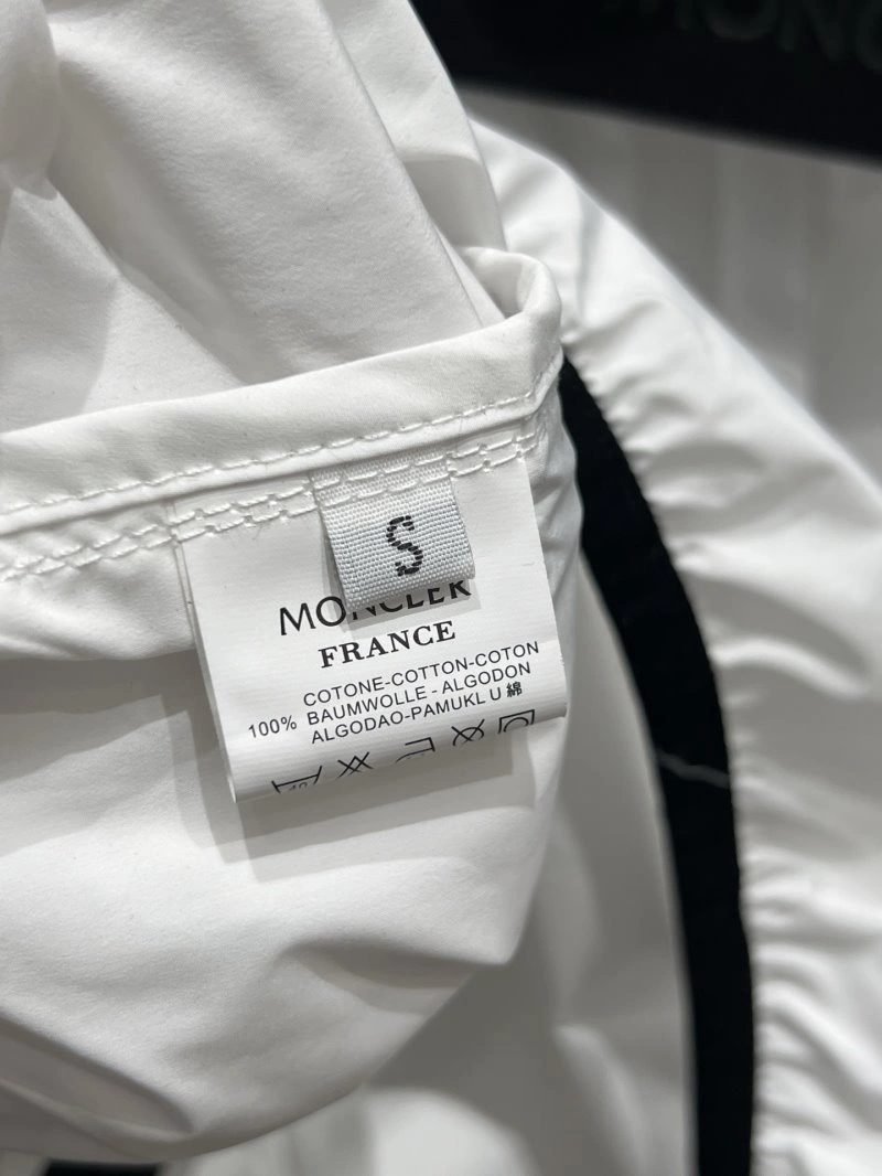 Bold Moncler Outwear 139715