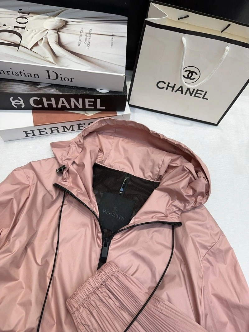 Moncler Outwear Resilient 139718