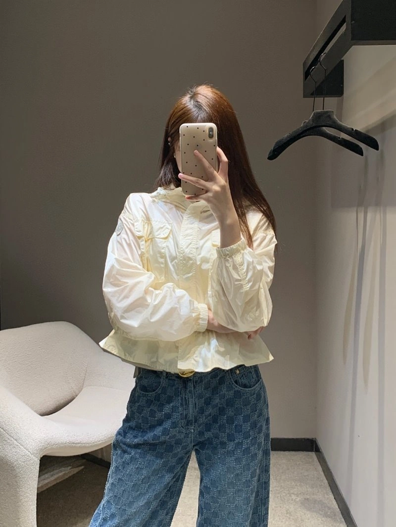 Lightweight Moncler Outwear 139706