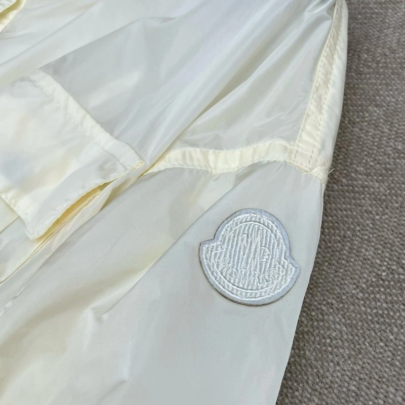 Lightweight Moncler Outwear 139706