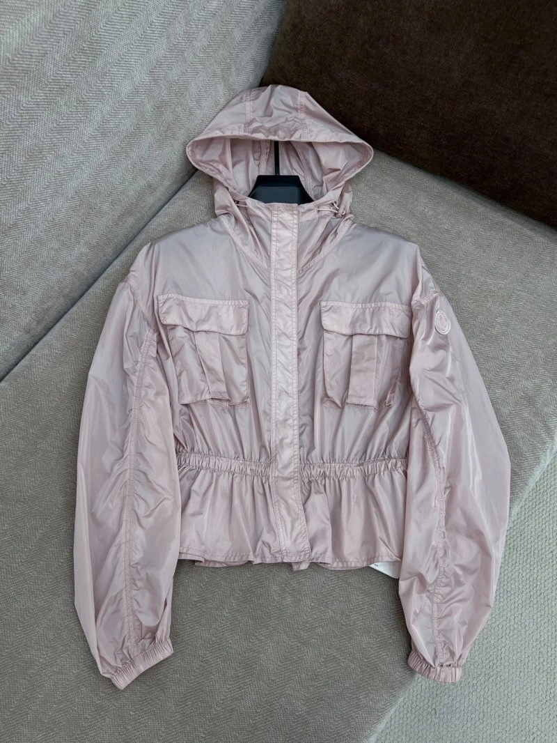 Moncler Outwear Sporty 139711