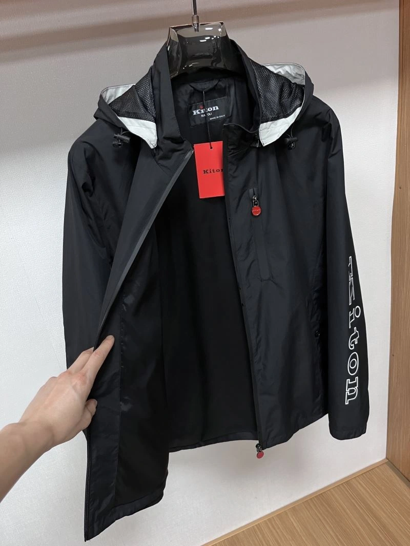 Bold Moncler Outwear 142548
