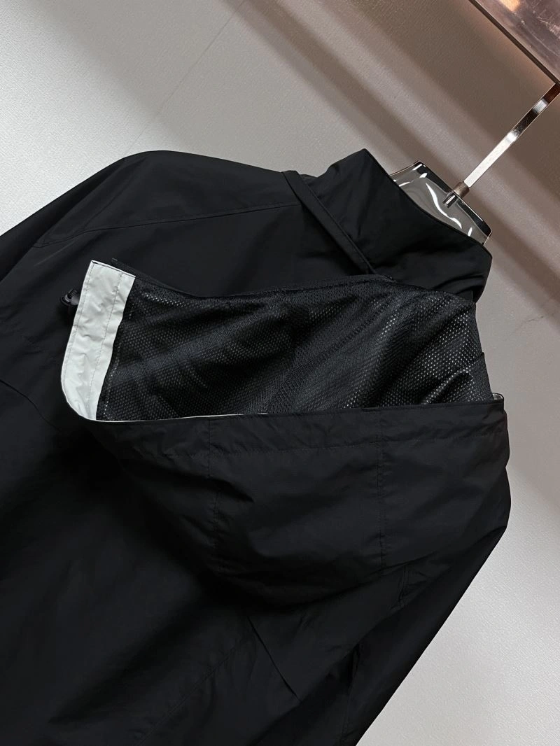 Bold Moncler Outwear 142548