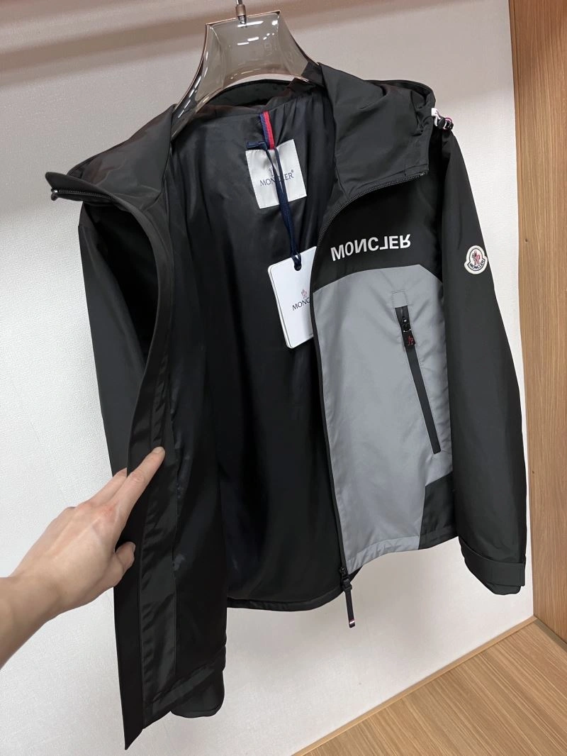 Flexible Moncler Outwear 142531