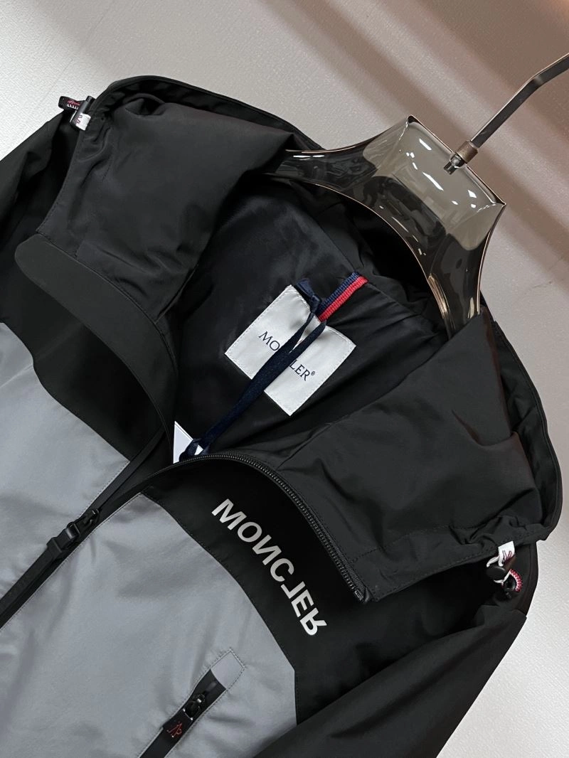Flexible Moncler Outwear 142531