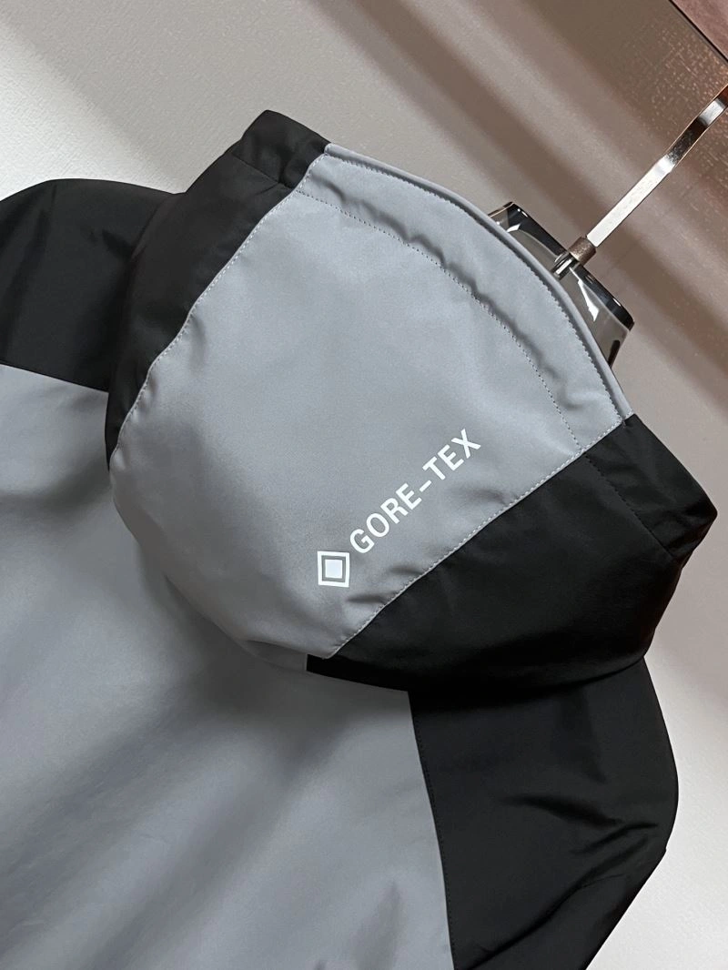 Flexible Moncler Outwear 142531
