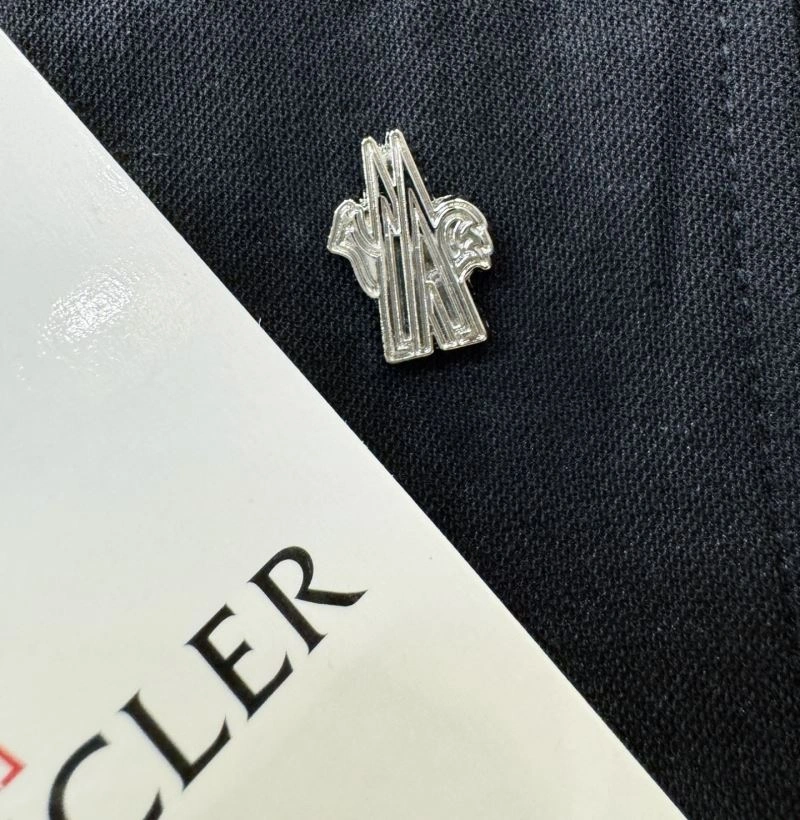 Lightweight Moncler Outwear 142535